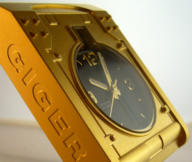 H.R. Giger Passagen Watch in gold Swiss made